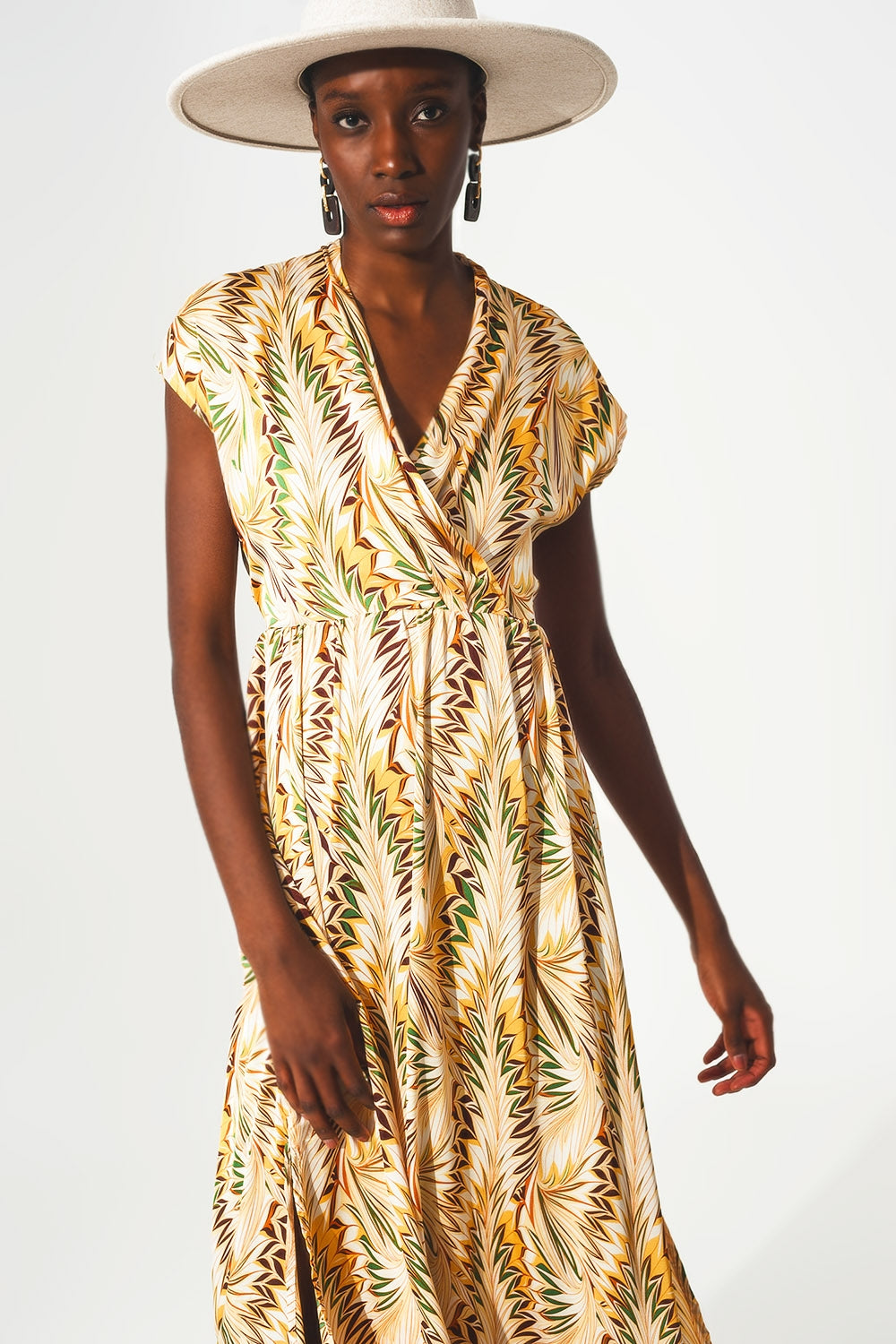 Wrap dress with short sleeves in retro abstract print