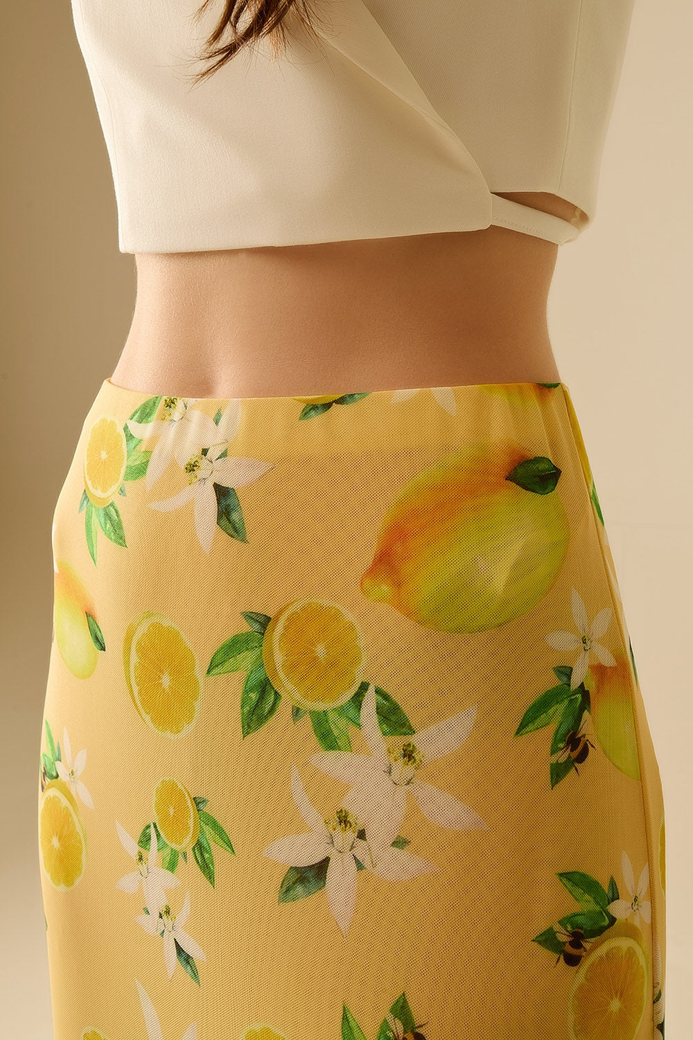 Yellow Fitted midi skirt with lemon print in mesh fabric