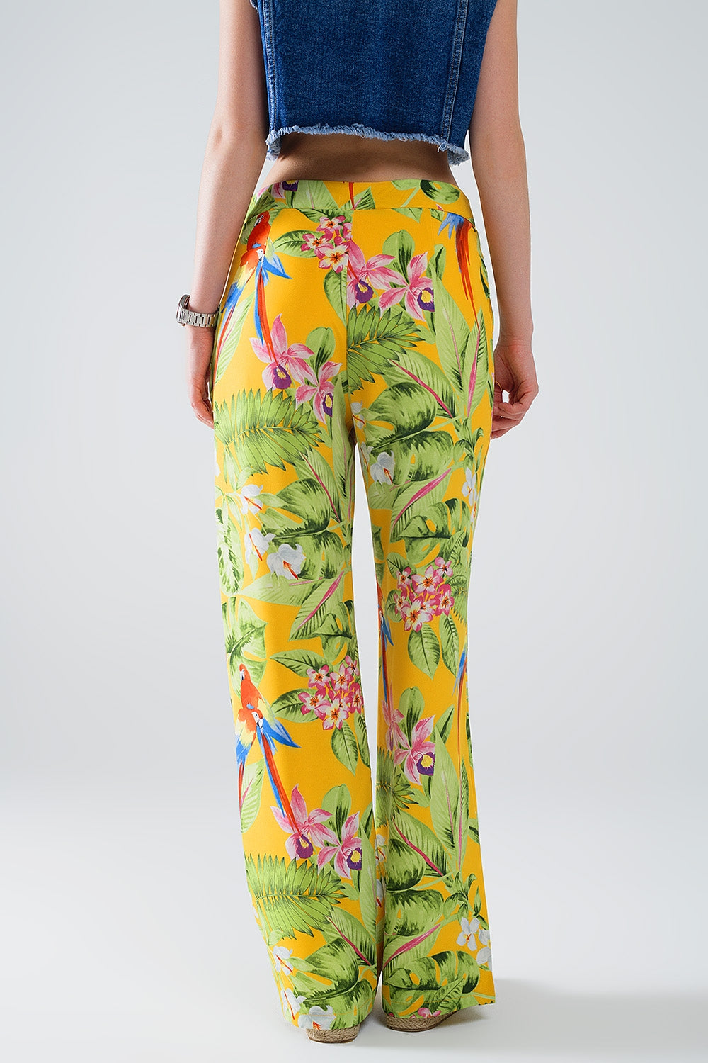 Calça Amarela com Estampado Tropical e Fecho Lateral