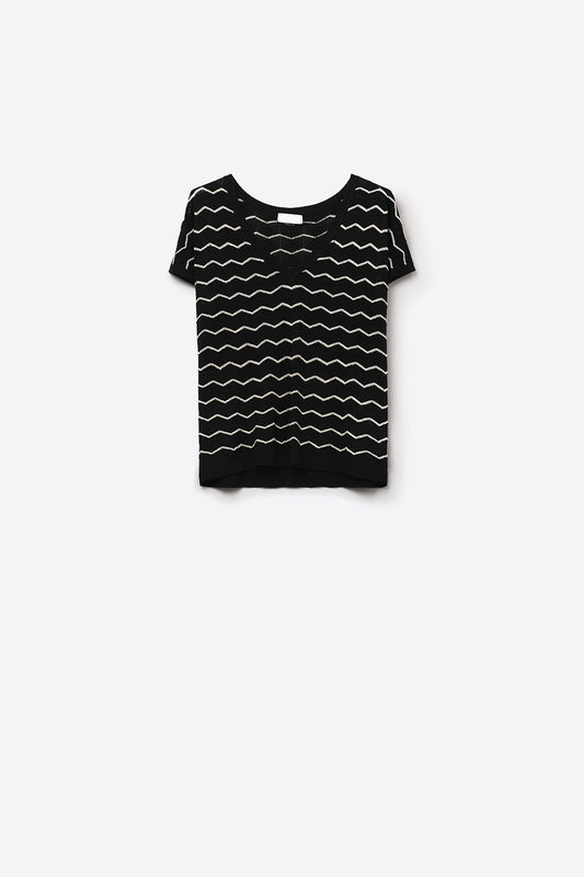 Q2 Zigzag V-Neck Knit sweater with dropped sleeves in black